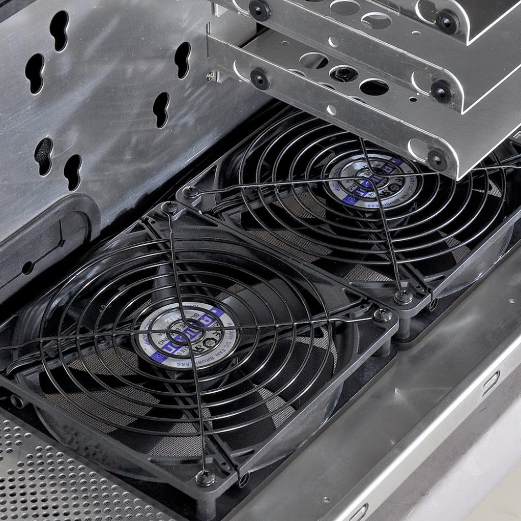 [15/04/2014] Lian Li PC-V2130 (25)