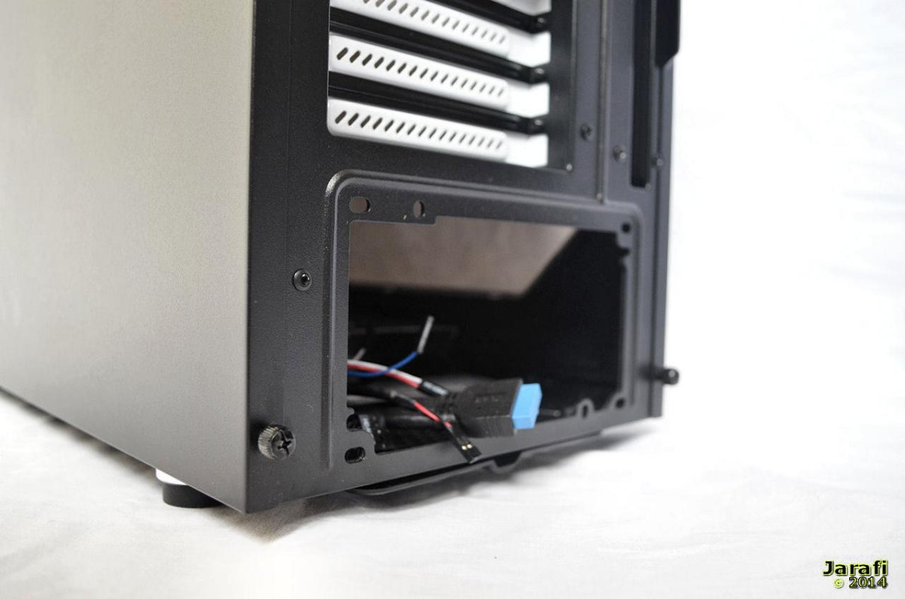 [09/04/2014] Fractal Design Arc Mini R2 (13)