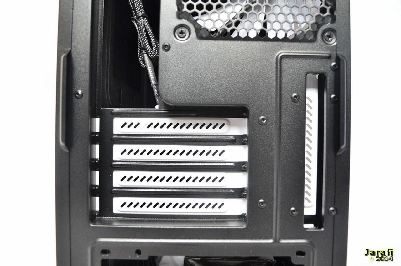 [09/04/2014] Fractal Design Arc Mini R2 (15)