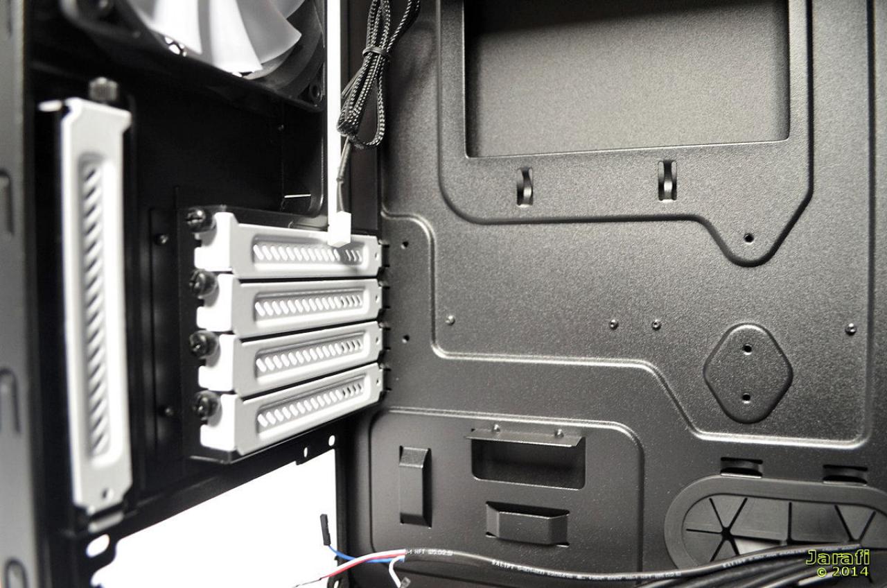 [09/04/2014] Fractal Design Arc Mini R2 (29)