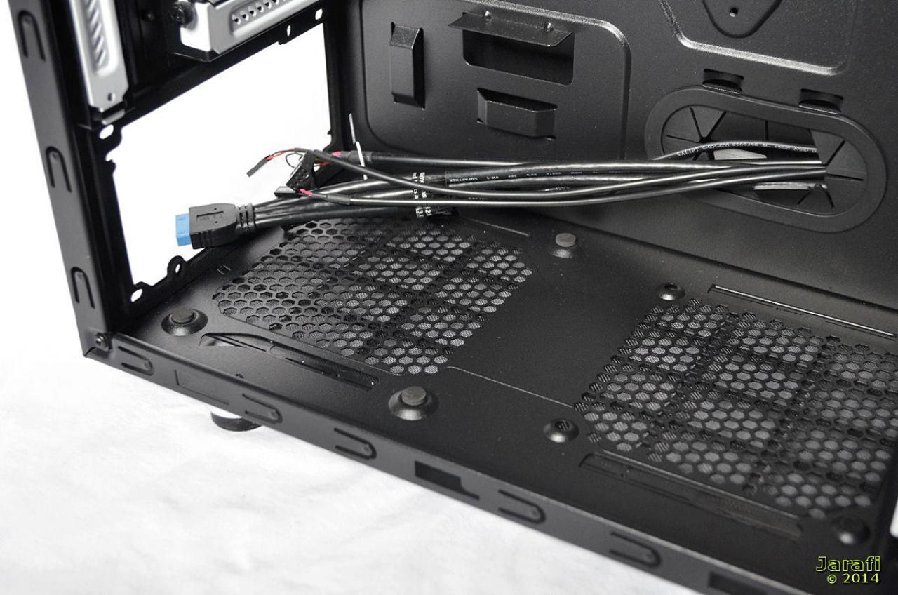 [09/04/2014] Fractal Design Arc Mini R2 (30)