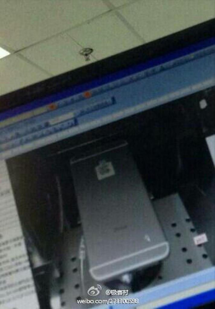 [01/04/2014] iPhone 6: Vermeintliche Abbildungen aus Foxconn-Werk sollen das neue Apple-Smartphone zeigen (2)