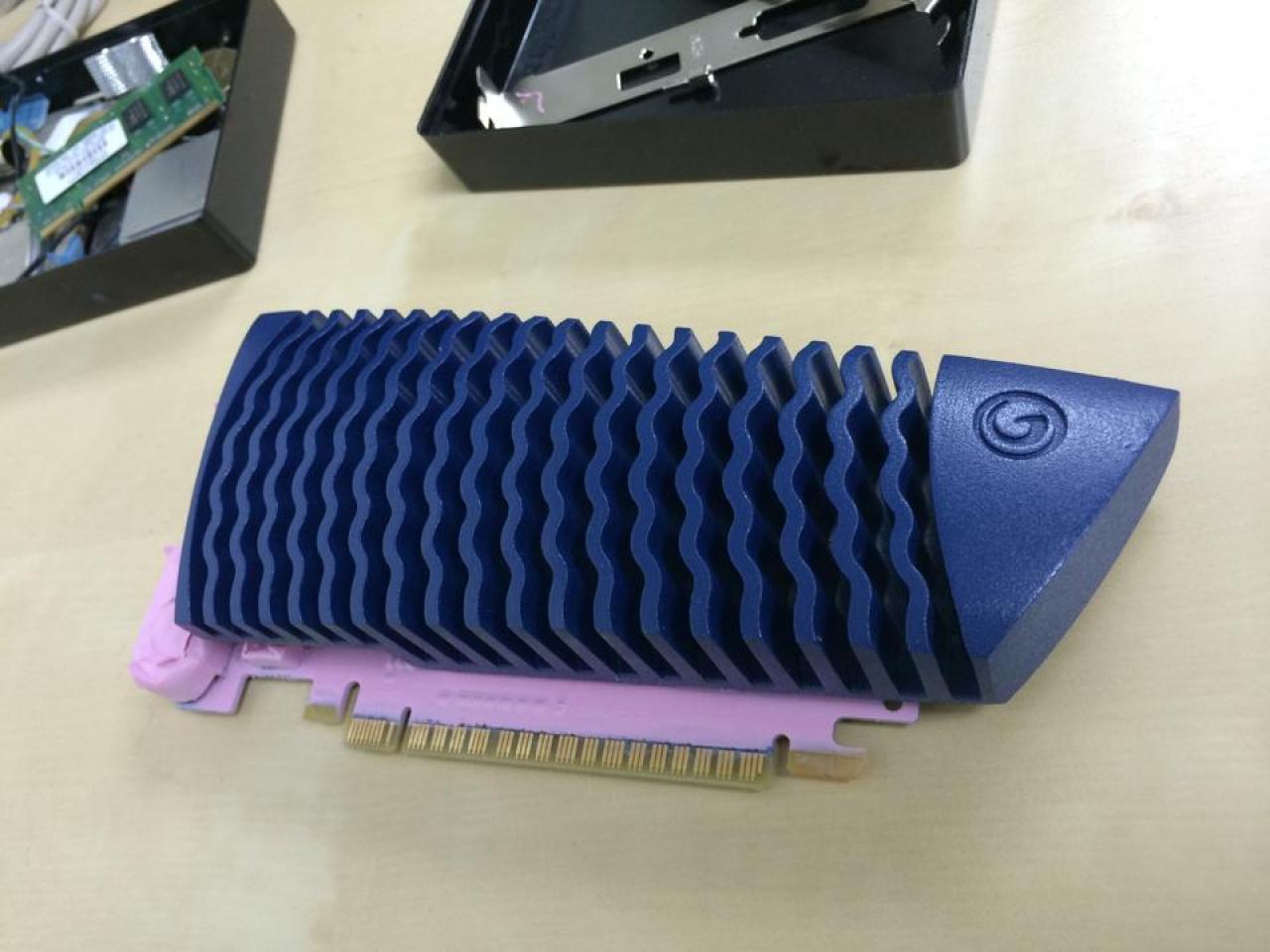 [22/05/2014] Passivkühler in Fischform, ein gigantischer Radiator und lackierte Hardware - die verrückte Welt von Chi-Kui Lam (10)
