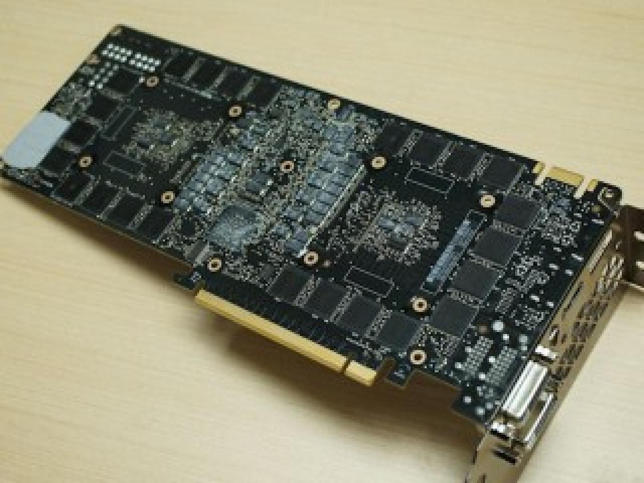 [03/05/2014] Geforce GTX Titan Z: Boost angeblich bei bis zu 1.058 MHz, Benchmarks und Bilder geleakt. (4)