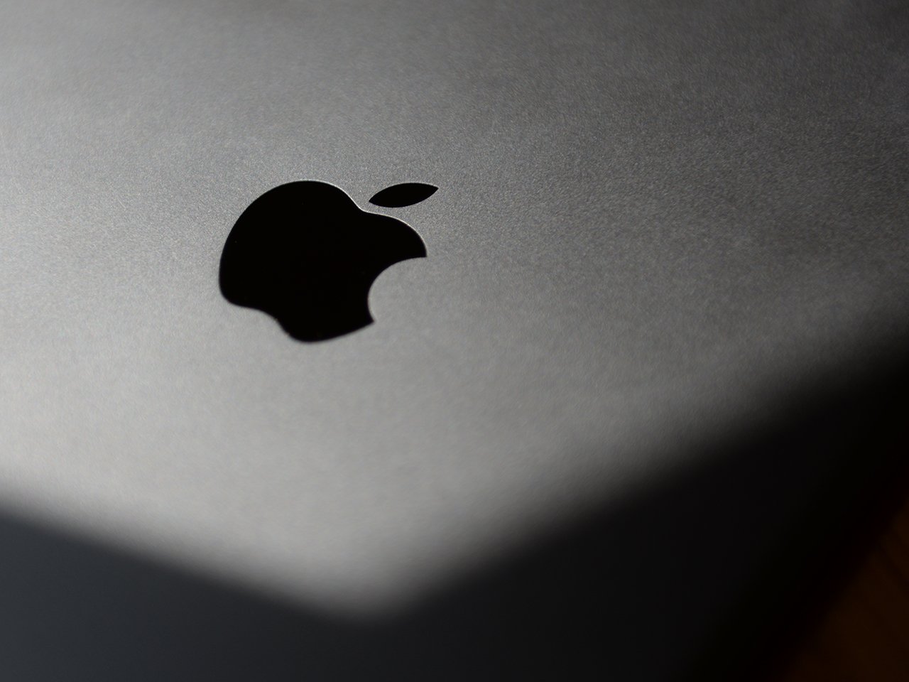 [30/05/2014] Apple VR-Headset mit Laservermessung für 2022 erwartet - im Bild: das Logo auf einem iPad