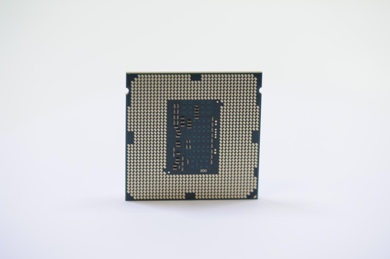 [02/06/2014] Zum Vergleich: Rückseite eines Core i7 4770k