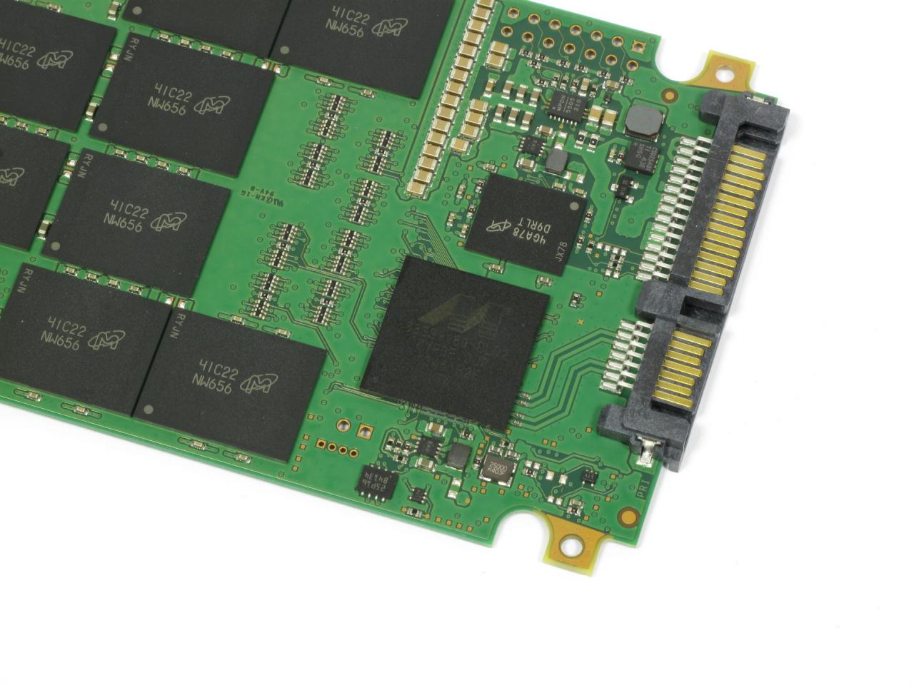 [19/06/2014] Crucial MX100 mit 512 GB und 256 GB im Test: Die Ablöse der M500 ist da (2)