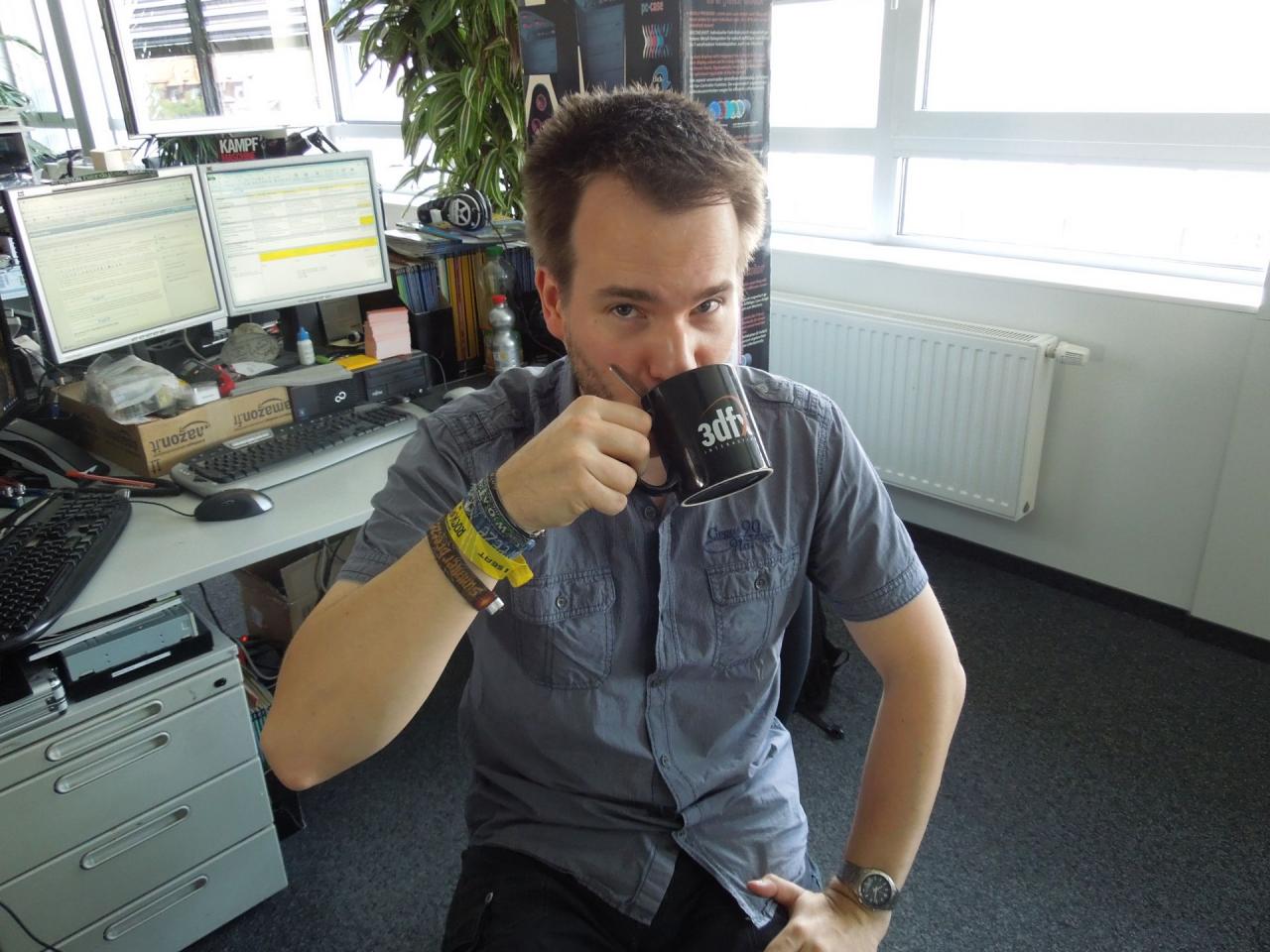 [13/06/2014] Auch Redakteure bilden sich weiter. Dazu war der Besuch des bekannten Rock-im-Park-Seminars notwendig, das alljährlich im fernen Nürnberg stattfindet. Als Belohnung dieses Elite-Studiengangs im Fachbereich 