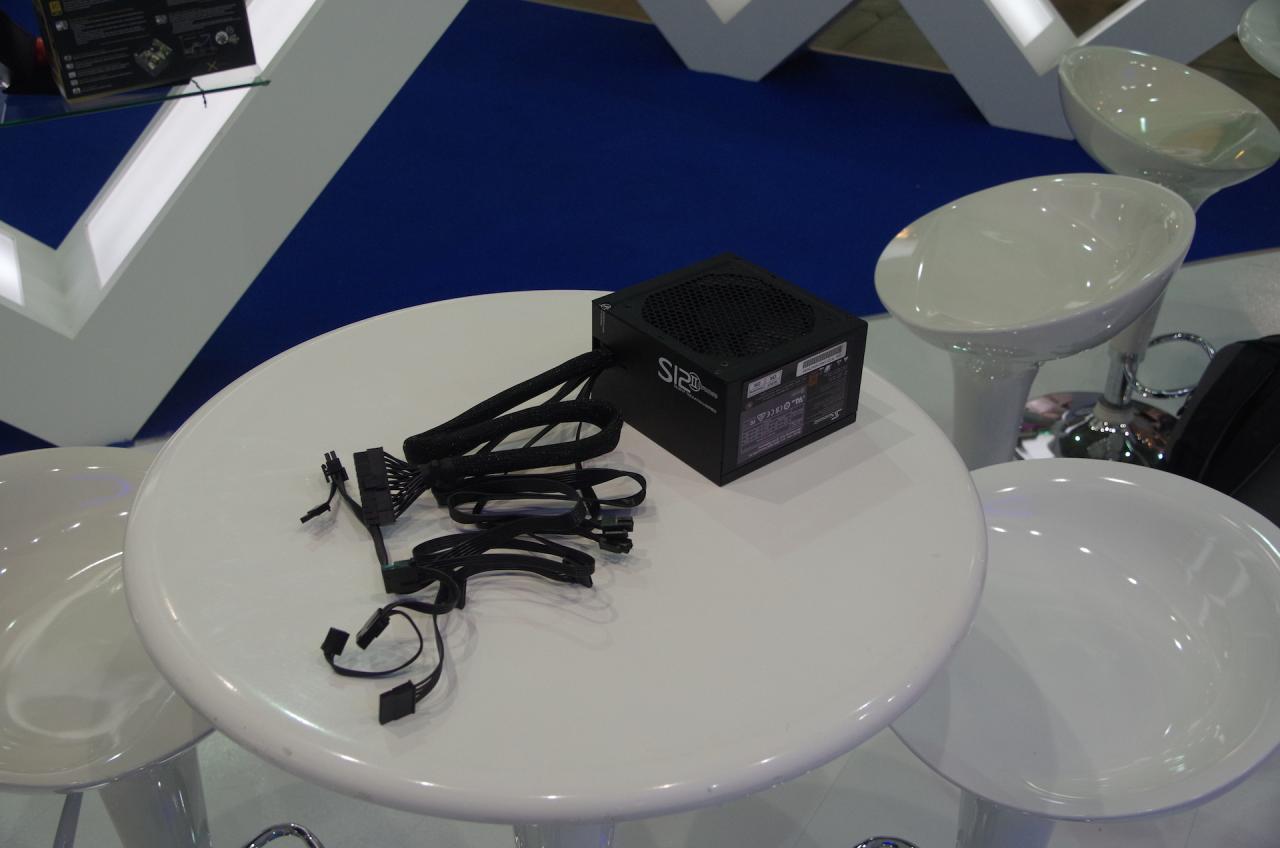 [06/06/2014] Computex: Seasonic stellt mehrere Facelifts und Referenzupdate seiner Netzteile vor (17)