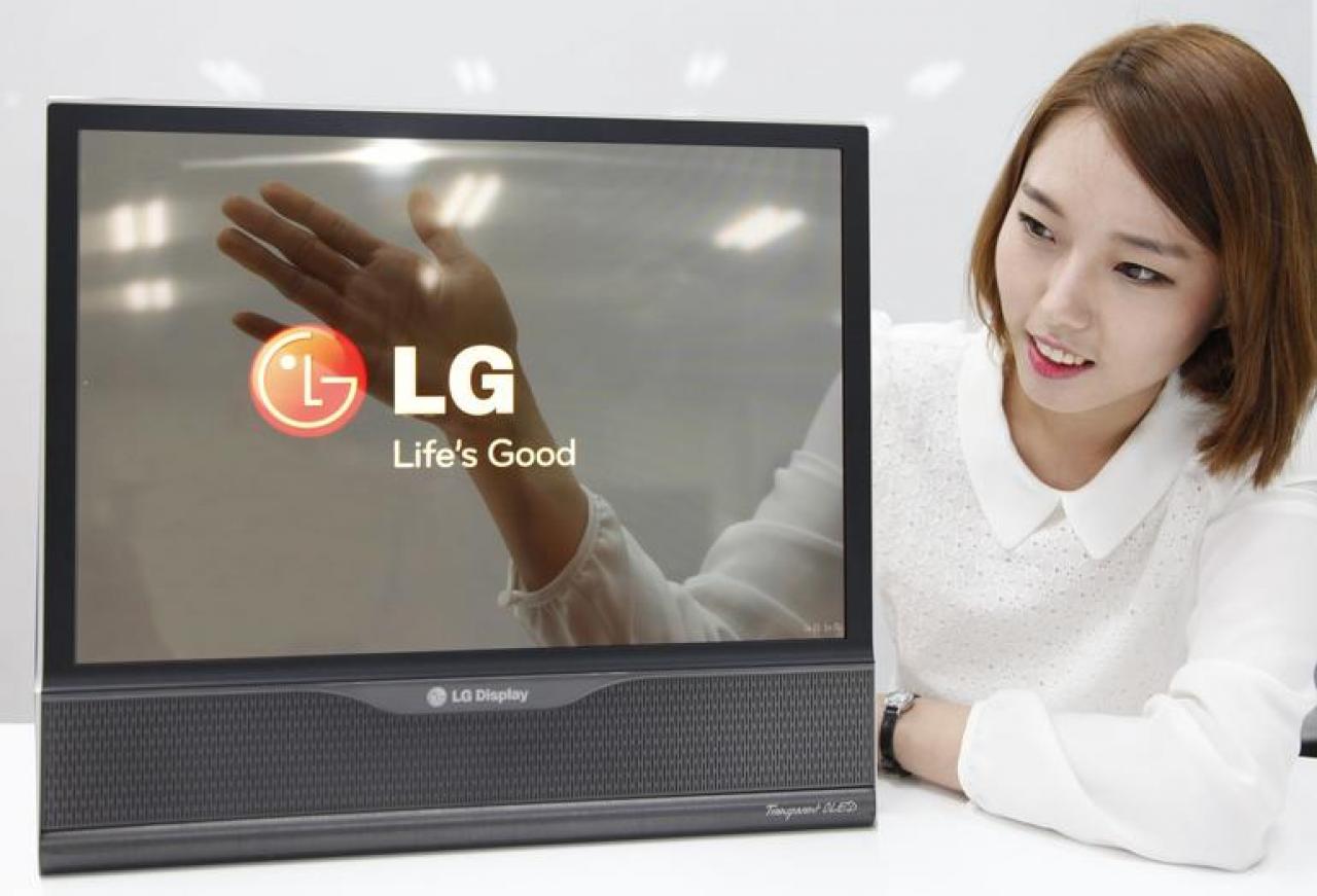 [14/07/2014] LG zeigt sehr biegsames 18-Zoll-OLED-Display (1)