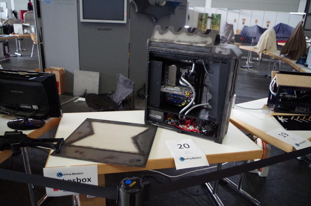 [04/07/2014] Platz 2: Casemod Obsidian von Oliver Peier