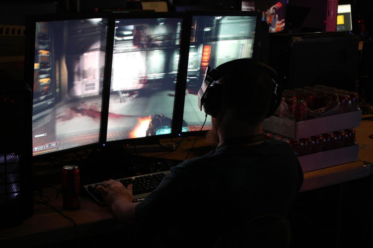 [23/07/2014] Urteilen Sie selbst: Wie viel Spaß macht ein solches Monitor-Setup?