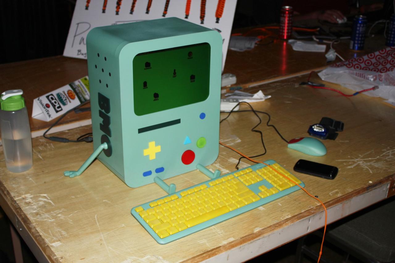 [23/07/2014] Dieses Gehäuse wurde vom guten alten GameBoy inspiriert - Monochrom-Display inklusive.