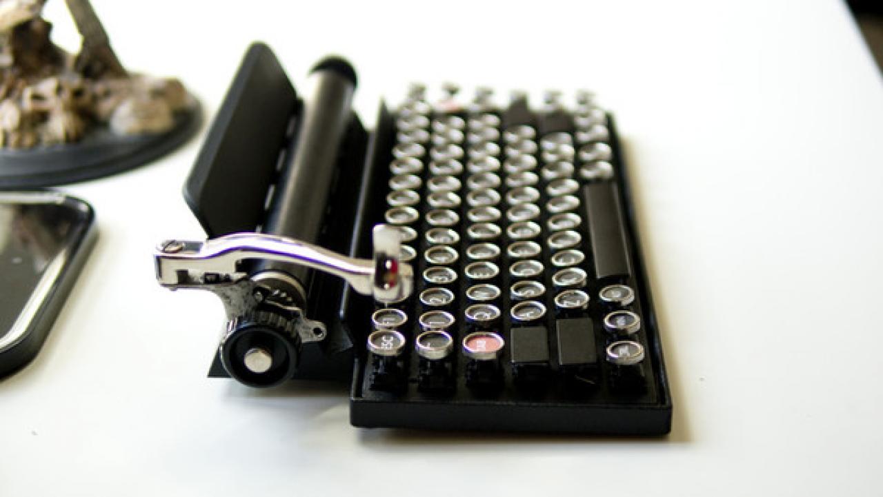 [09/07/2014] Qwerkywriter: Neumodische Schreibmaschinentastatur mit Cherry MX Blue (1)