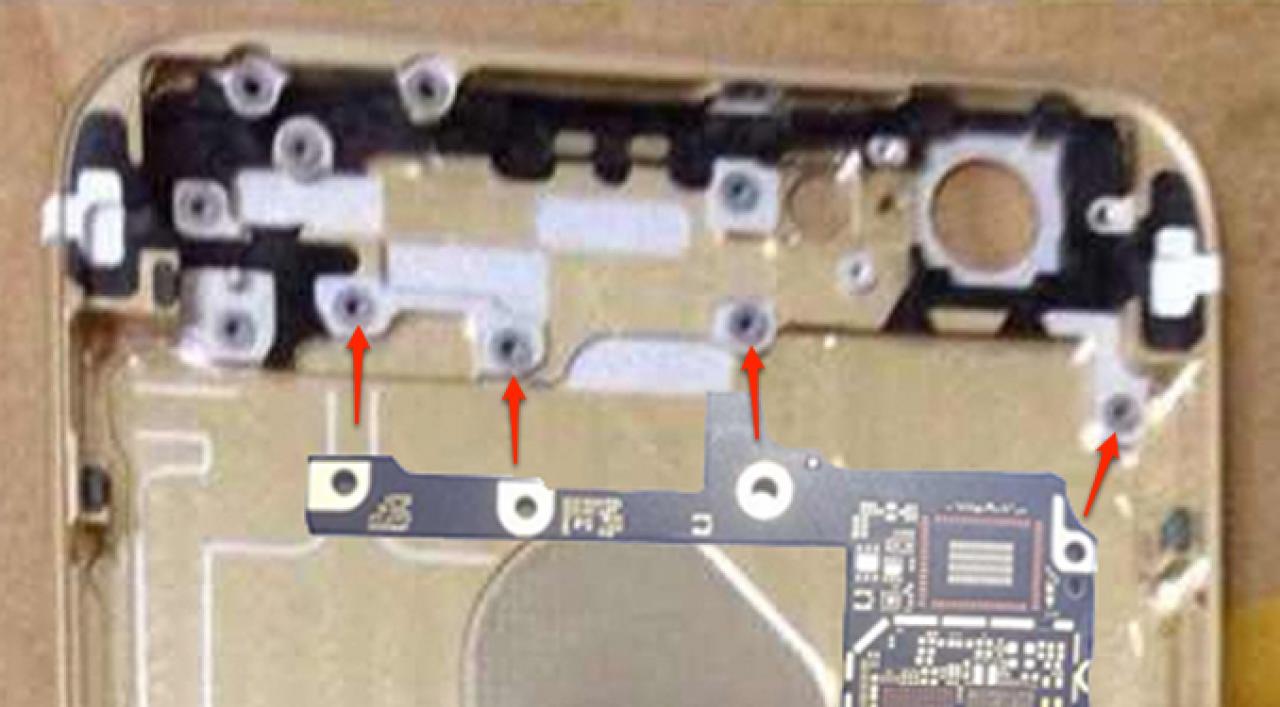 [28/07/2014] Die Löcher der Platine passen perfekt zu einem angeblichen iPhone-6-Gehäuse.