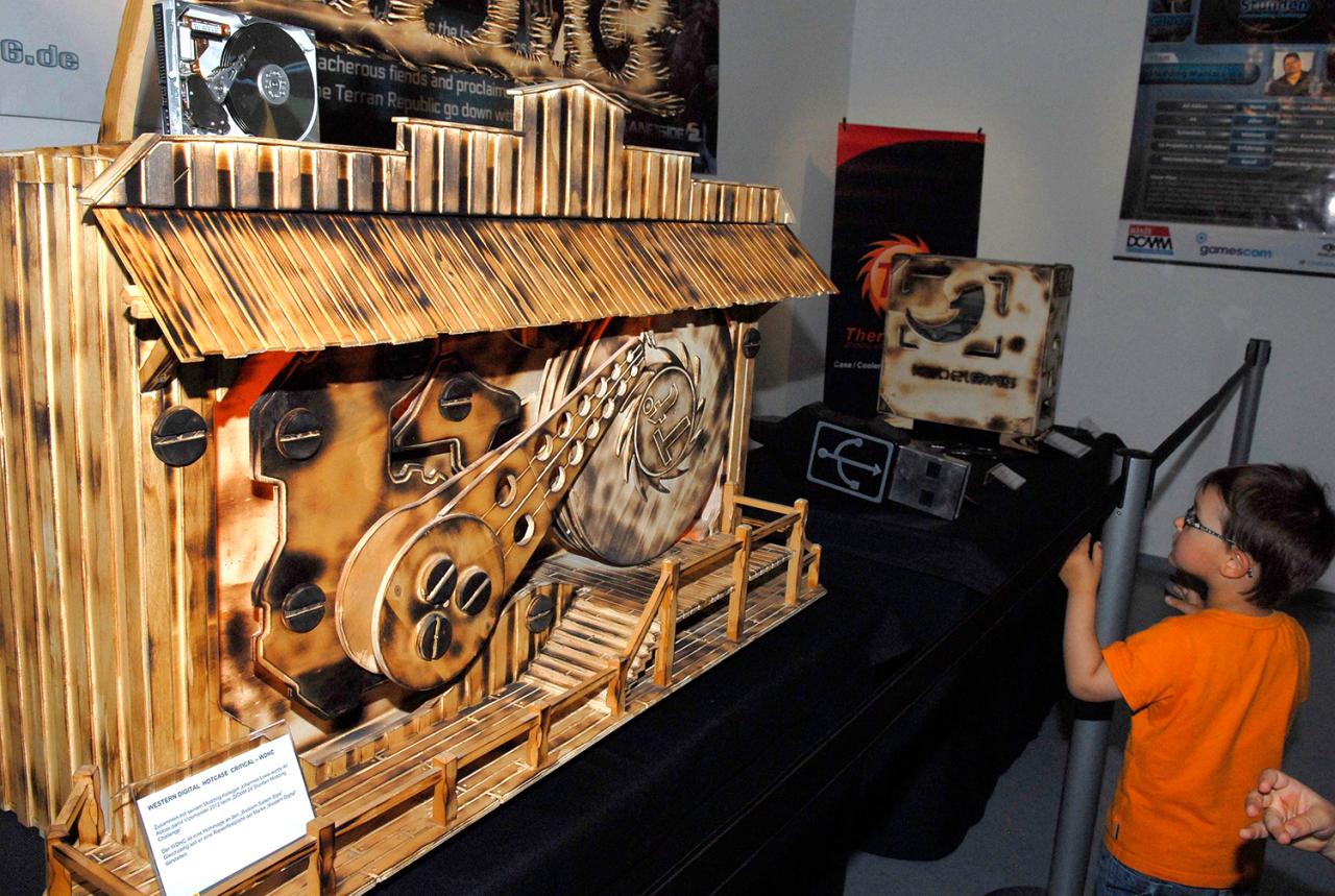 [19/07/2014] Case Modder Ali Abbas mit eigener Ausstellung in Stadtmuseum Schwabach - Größte Computermaus der Welt. (4)