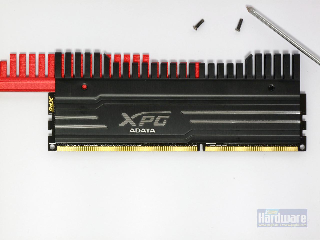 [14/08/2014] Mittelstück des XPG-V3-Kühlkörpers tauschen - Schritt 3: Ziehen Sie das Mittelstück aus dem Heatspreader heraus.