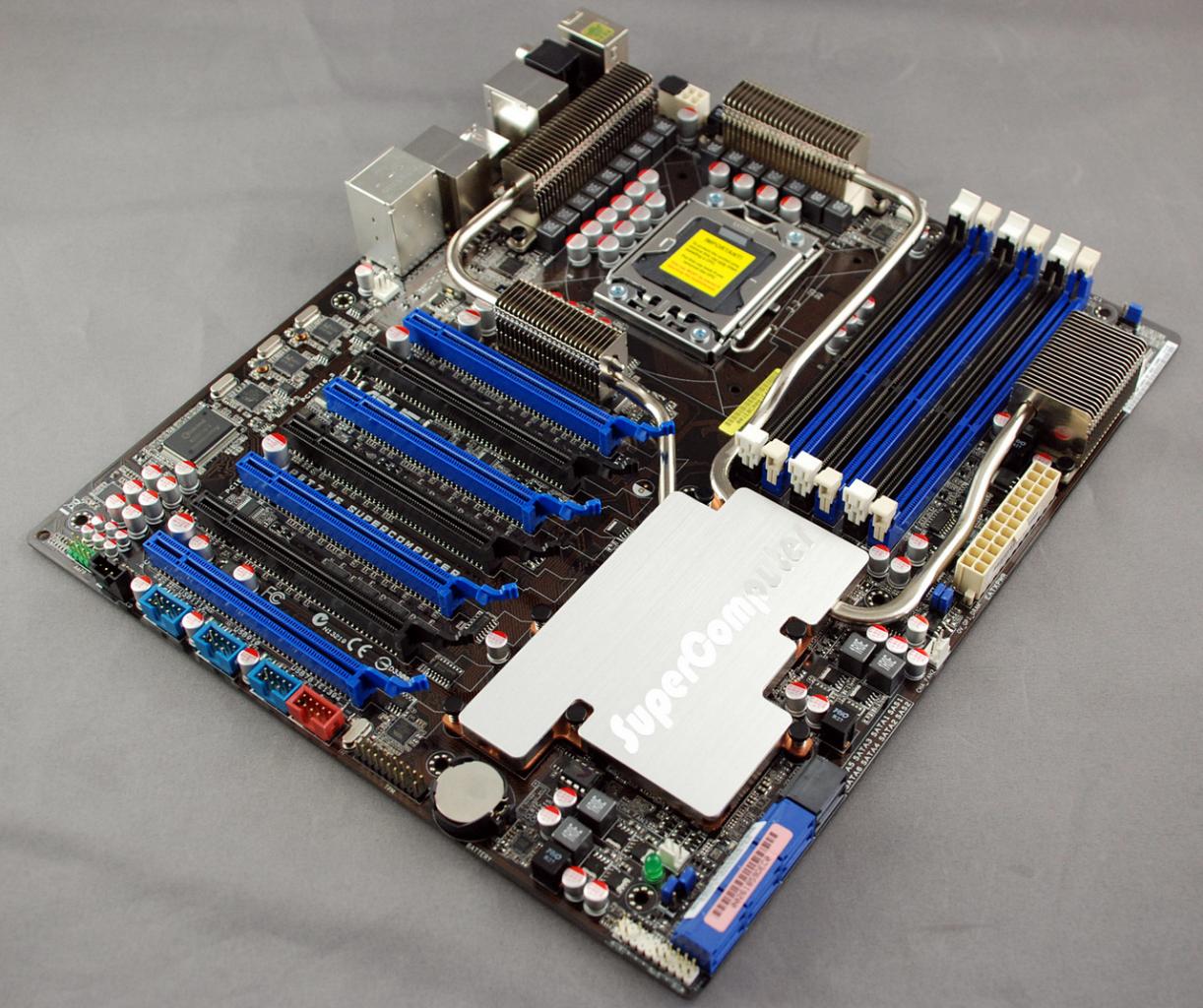 [08/08/2014] Update vom 11.08.: ASUS P6t7 WS Supercomputer von bInkaby