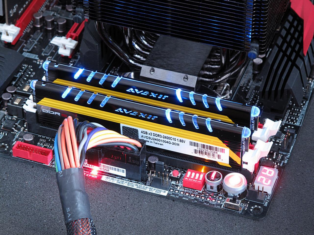 [01/08/2014] Update vom 02.08. mit leuchtenden RAM-Sticks in Lichtschwertoptik (5)