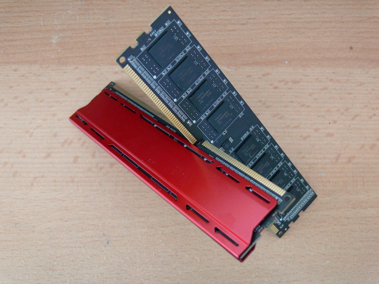 [01/08/2014] Update vom 02.08. mit leuchtenden RAM-Sticks in Lichtschwertoptik (6)