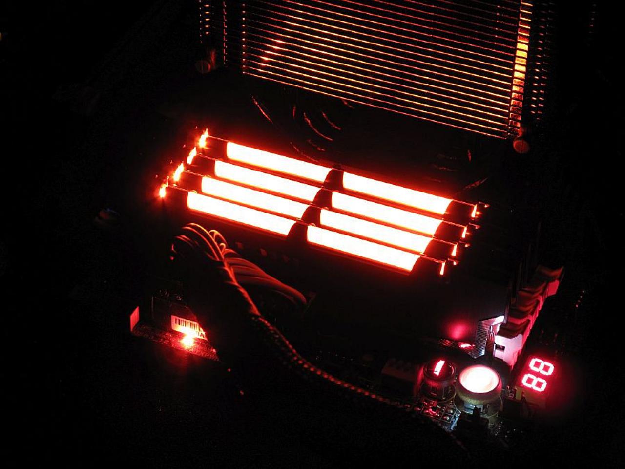 [01/08/2014] Update vom 02.08. mit leuchtenden RAM-Sticks in Lichtschwertoptik (11)