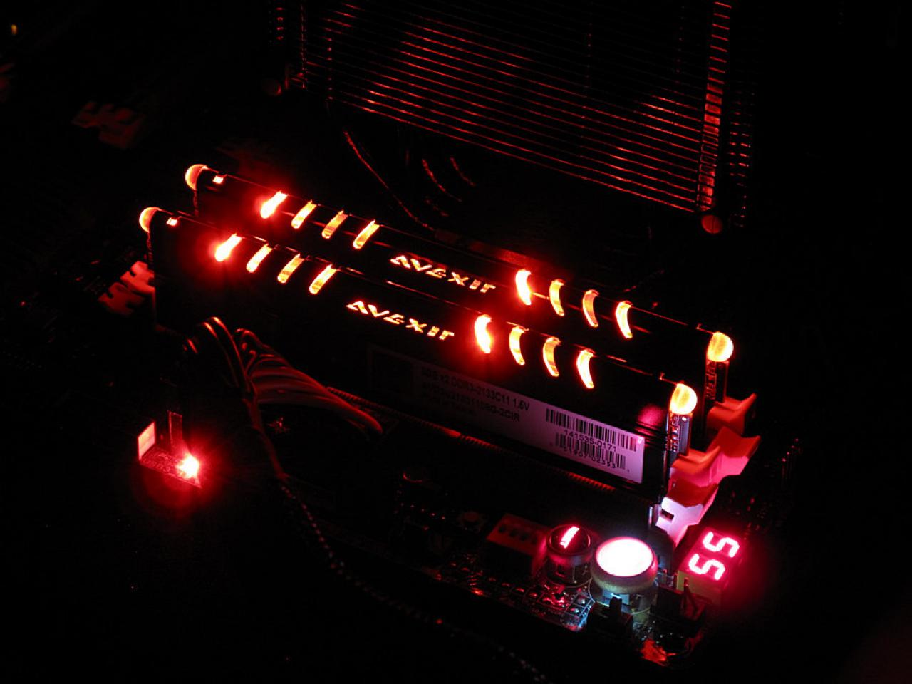 [01/08/2014] Update vom 02.08. mit leuchtenden RAM-Sticks in Lichtschwertoptik (1)