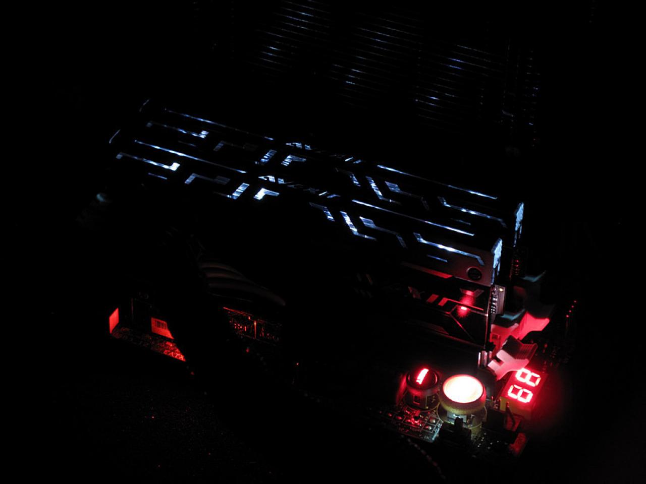 [01/08/2014] Update vom 02.08. mit leuchtenden RAM-Sticks in Lichtschwertoptik (2)