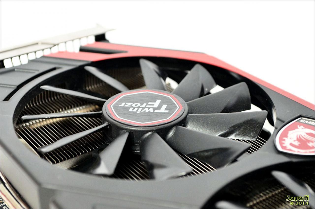 [04/08/2014] MSI R9 270X Gaming 2G (13)