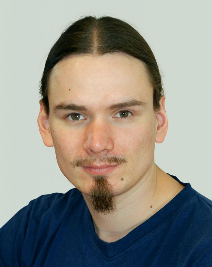 [22/08/2014] Haswell Extreme... bringt - sofern die Gerüchte stimmen - einiges zu spät und anderes zu früh: 6 oder gar 8 Kerne sind anno 2014 in vielen Anwendungen und fast allen Spielen teuer, aber nutzlos. Auch DDR4 wird gegenüber Quad-Channel-DDR-3 nur im Portemonnaie einen spürbaren Unterschied machen. Ein Angebot zwischen den 16+8-Lane-Sockel-115X- und den 40+8-Lane-Enthusiast-Plattformen war dagegen lange überfällig, zumal Intel-Chipsätzen, im Vergleich zu AMD, oft ein paar Controller/Fähigkeiten fehl(t)en. In Anbetracht von 20-Lane-Chipsätzen für Skylake kann ich jetzt aber auch noch ein paar Monate warten; die Haswell-Architektur ist sooo 2013.