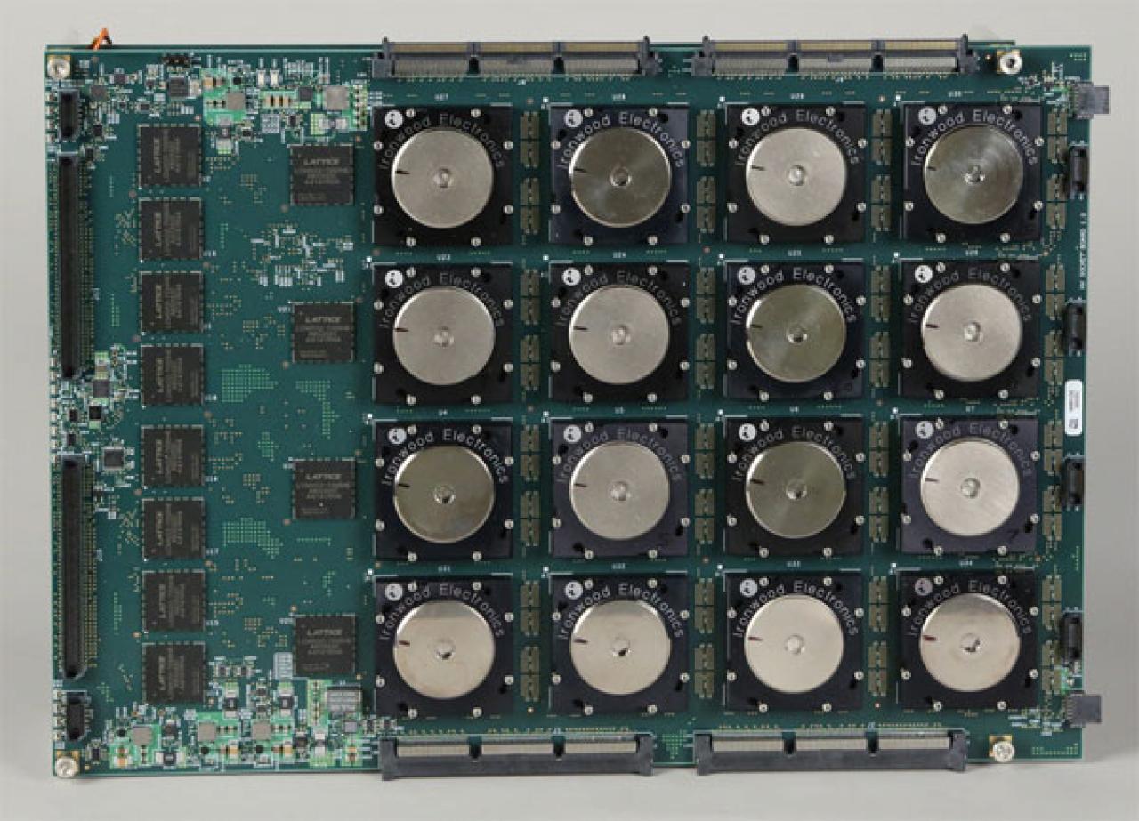 [09/08/2014] IBM präsentiert Chip nach Art des Gehirns, der nur winzige Mengen Energie benötigt.