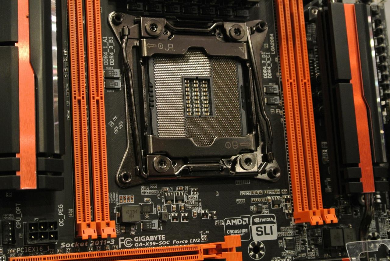 [11/09/2014] Gigabyte X99 SOC Force LN2 mit 