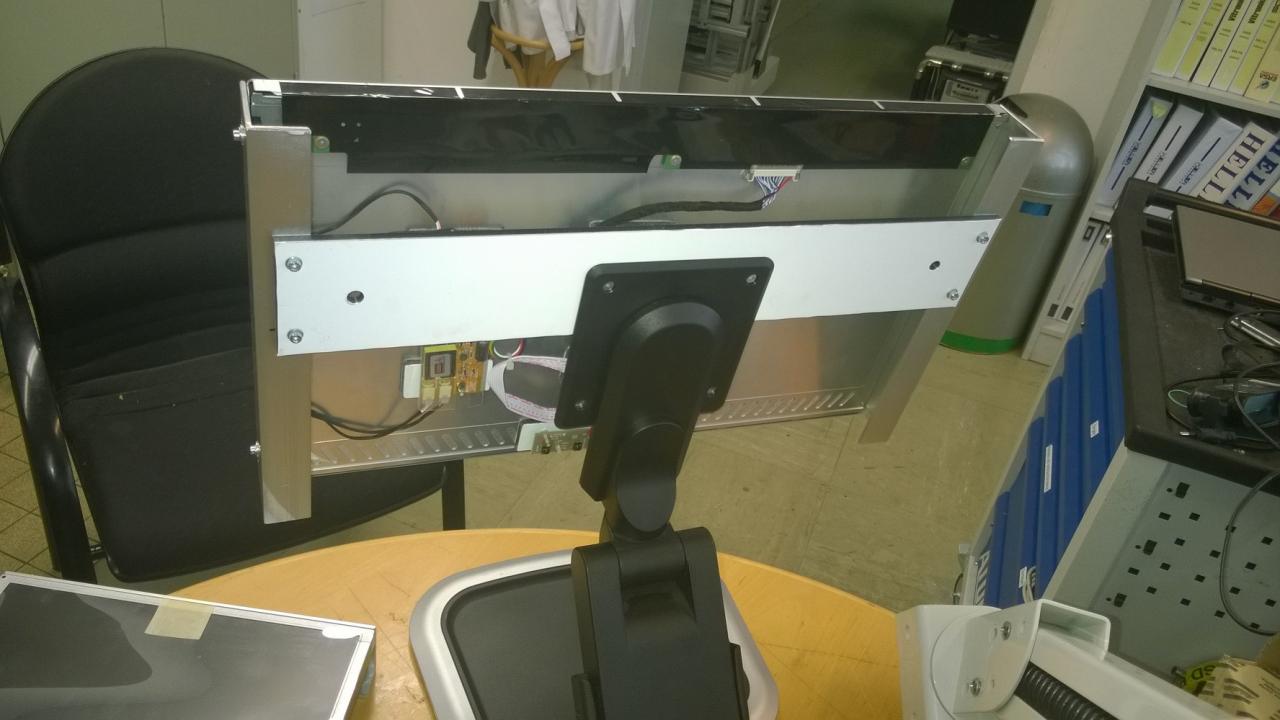 [26/09/2014] Eigenbau-Monitore im Forum: Panels vom Kaffeeautomaten, Elektronik von Ebay (2)