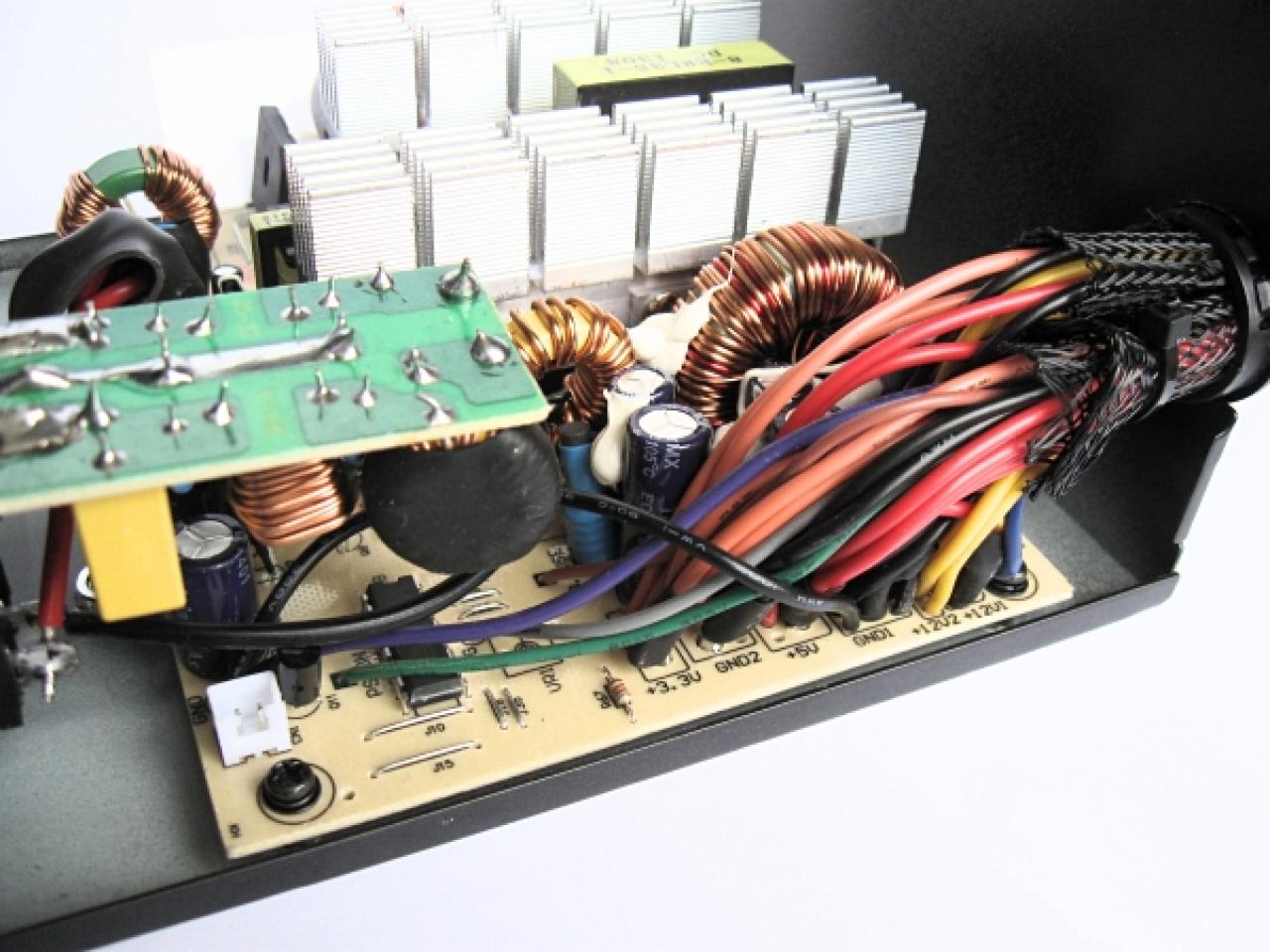 [23/09/2014] MS-Tech Value Edition 950W: PCGHX-Test an der Chroma (15)