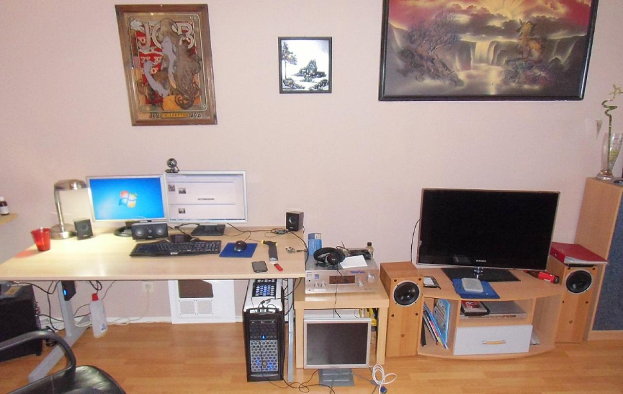 [12/09/2014] Update September 2014: Schreibtisch von Bastian90