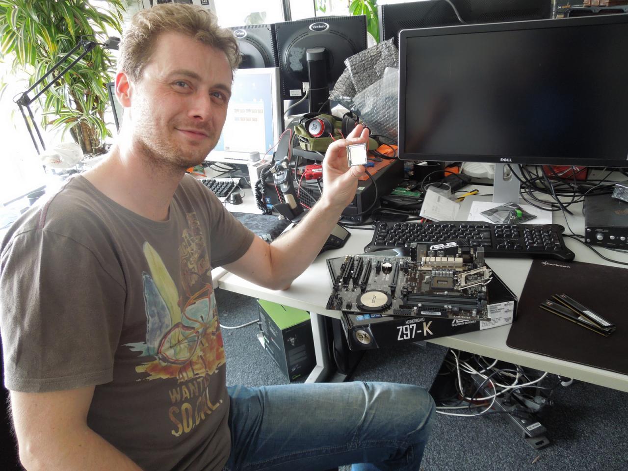 [05/09/2014] Da freut sich aber jemand wie Bolle, dass er sein Testsystem für einen Langzeitversuch mit einem Core i7-4790K bestücken kann. Da gibt es dann auch ausnahmsweise nichts zu meckern oder gar zu fluchen. Zumindest jetzt noch nicht, denn der Audio-Phil rechnet heimlich ja schon damit, dass er das 