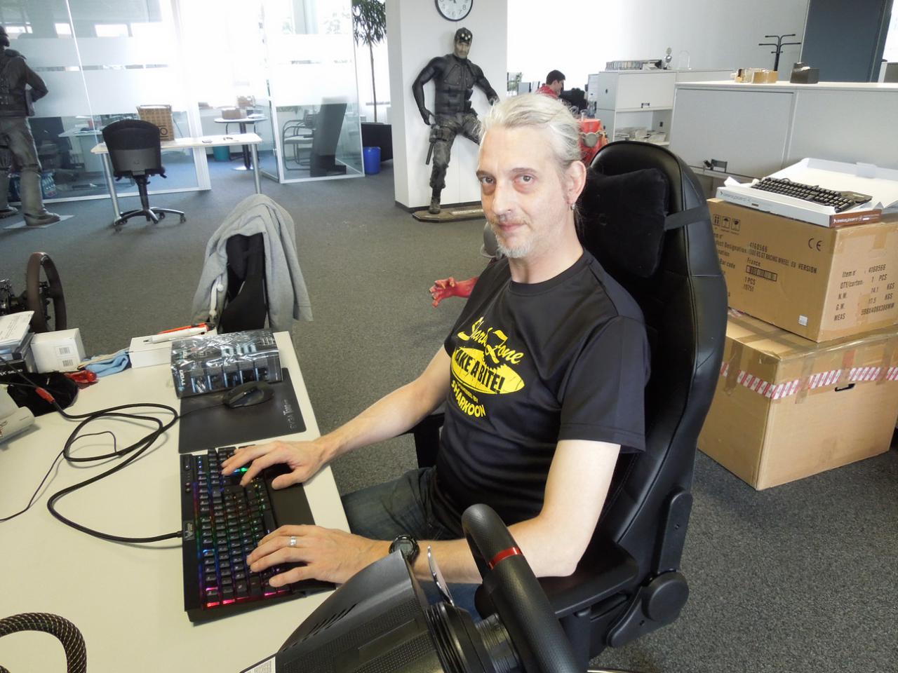 [26/09/2014] Bequem, ergonomisch und nicht nur zum Spielen optimal: Der Need for Seat Commander S III (2)