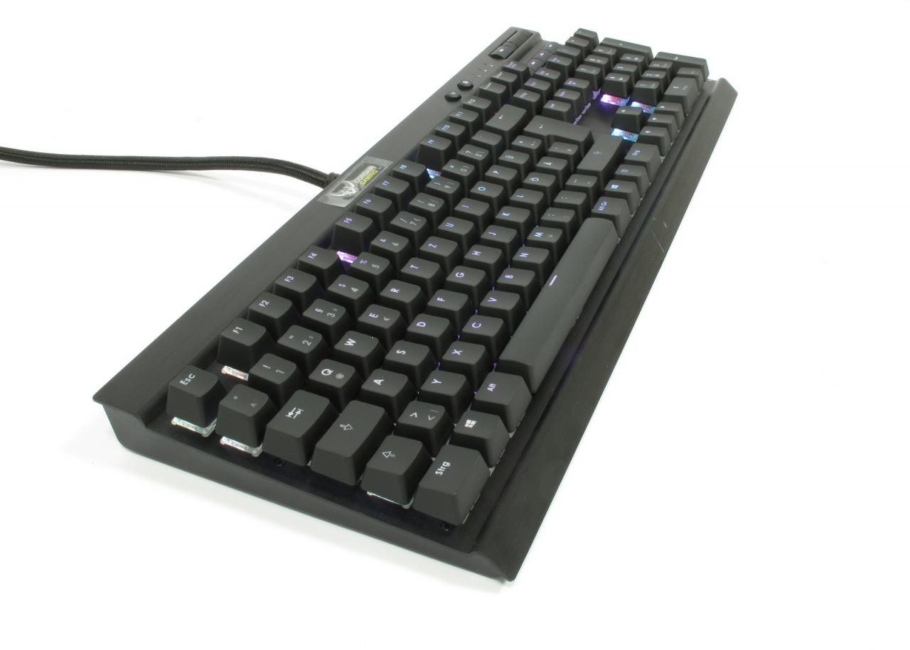 [22/09/2014] Corsair K70 RGB: Die erste mechanische Tastatur mit RGB-Beleuchtung im PCGH-Testlabor (1)
