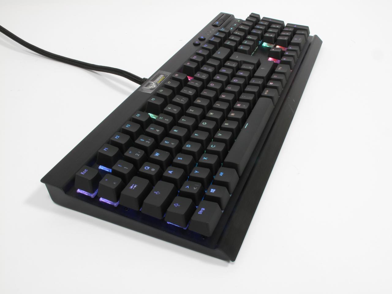 [22/09/2014] Corsair K70 RGB: Die erste mechanische Tastatur mit RGB-Beleuchtung im PCGH-Testlabor (4)