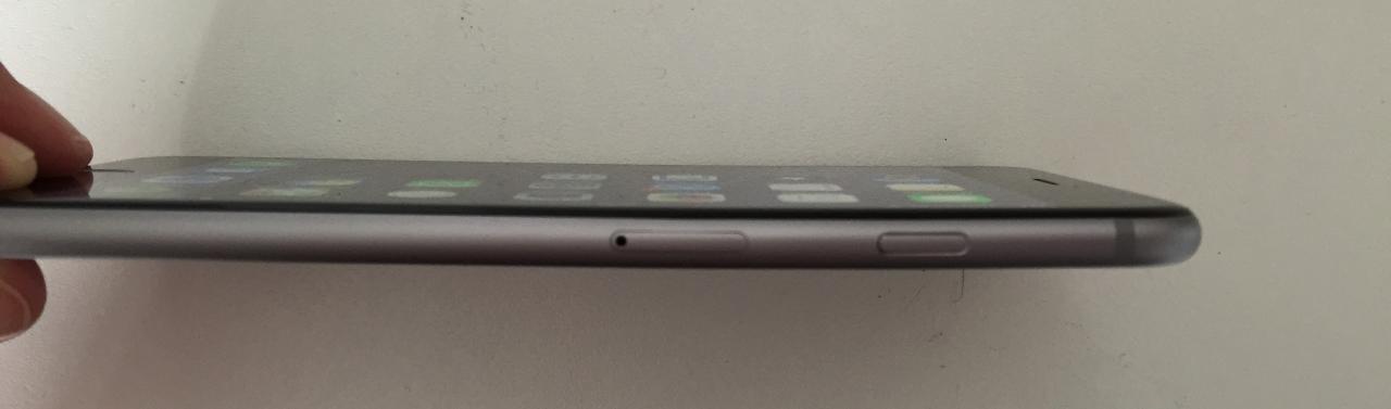 [23/09/2014] Mehrere Nutzer beklagen, dass ihr iPhone 6 Plus leicht verbiegbar ist.