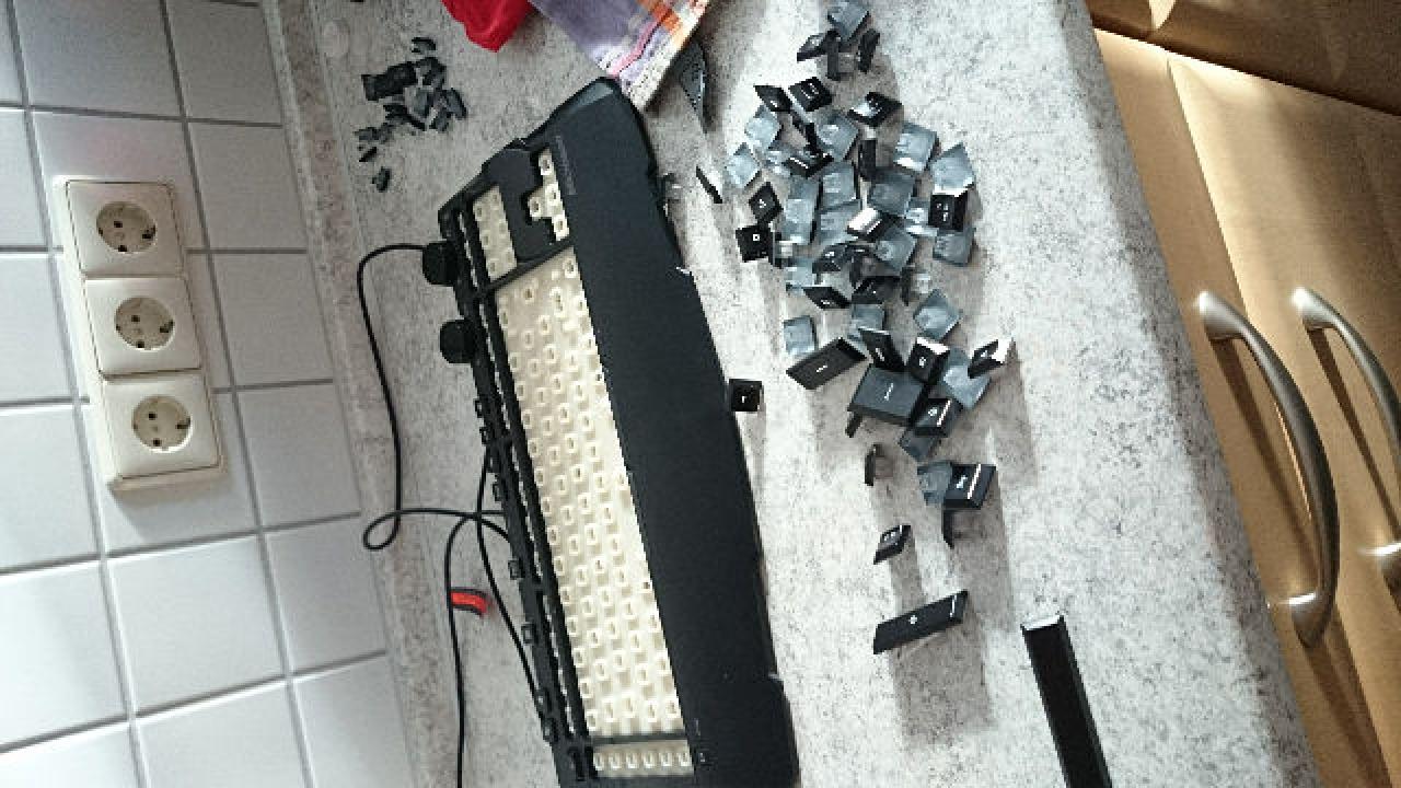 [10/10/2014] Update vom 11.10.2014 mit Rennsimulator und K70 RGB (25)