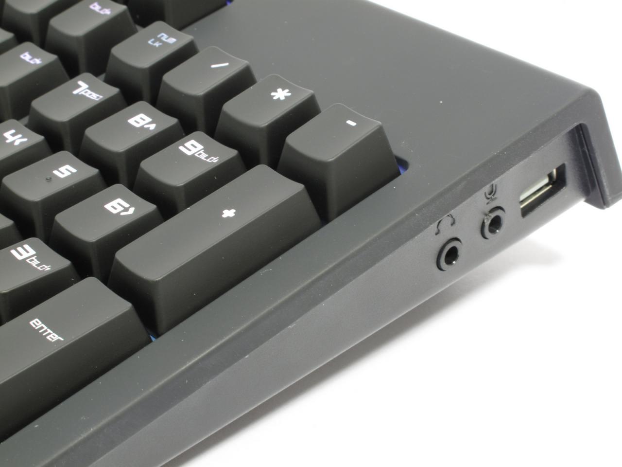 [07/10/2014] Razer Black Widow Chroma: Razers Beleuchtungswunder mit hauseigenen RGB-Tastenschaltern im Test (6)