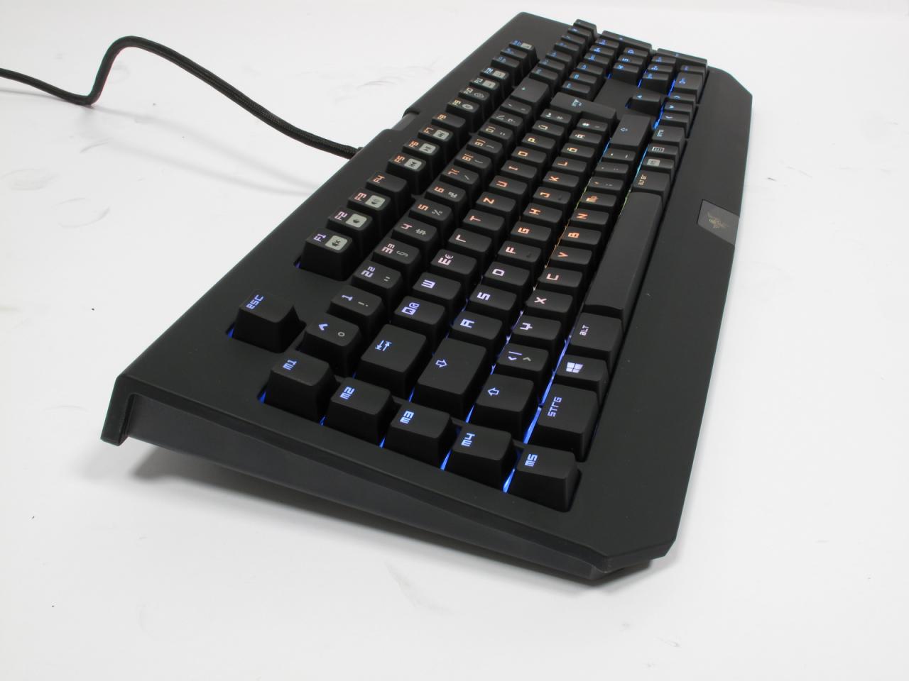 [07/10/2014] Razer Black Widow Chroma: Razers Beleuchtungswunder mit hauseigenen RGB-Tastenschaltern im Test (7)