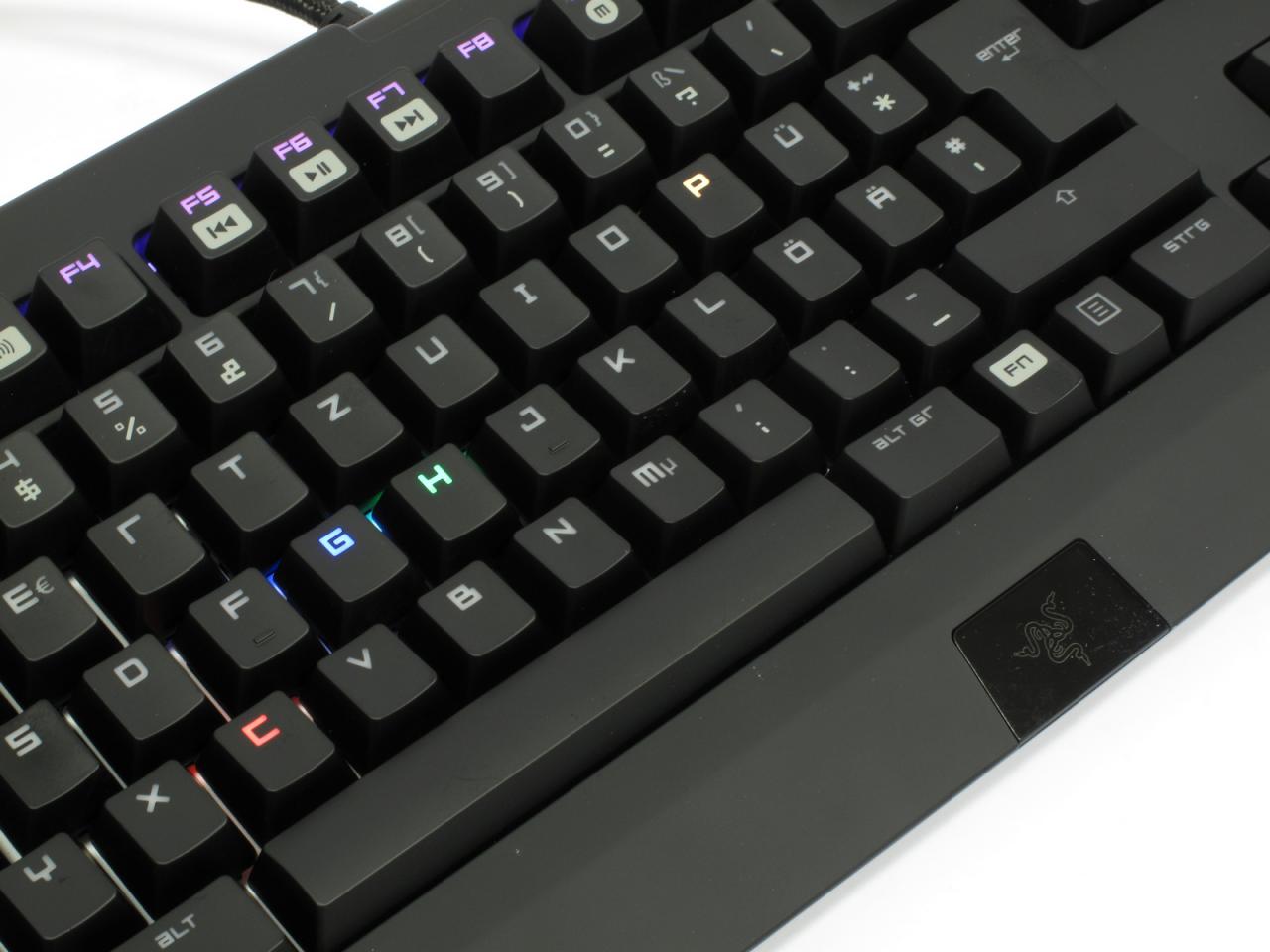 [07/10/2014] Razer Black Widow Chroma: Razers Beleuchtungswunder mit hauseigenen RGB-Tastenschaltern im Test (1)