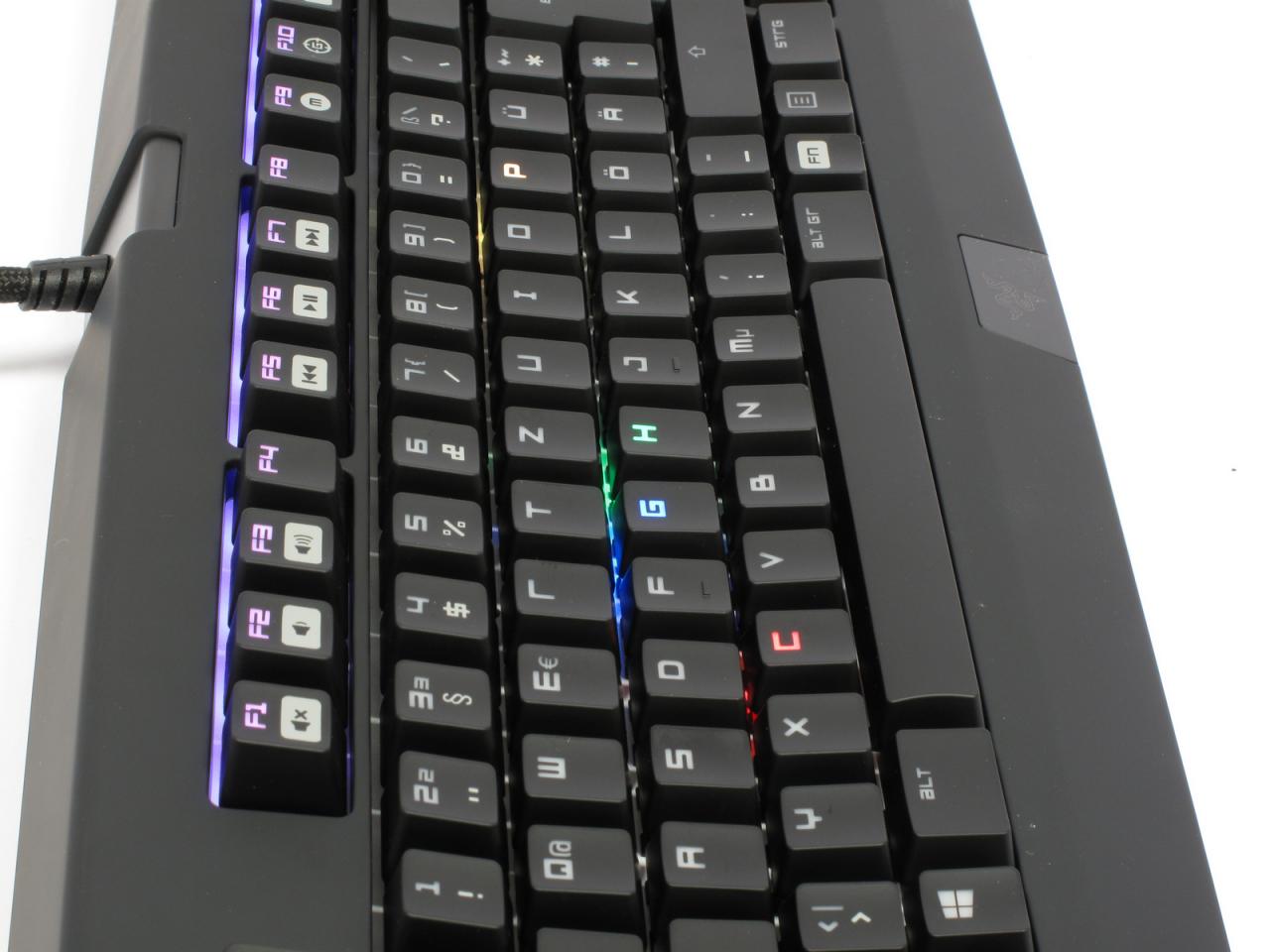 [07/10/2014] Razer Black Widow Chroma: Razers Beleuchtungswunder mit hauseigenen RGB-Tastenschaltern im Test (8)