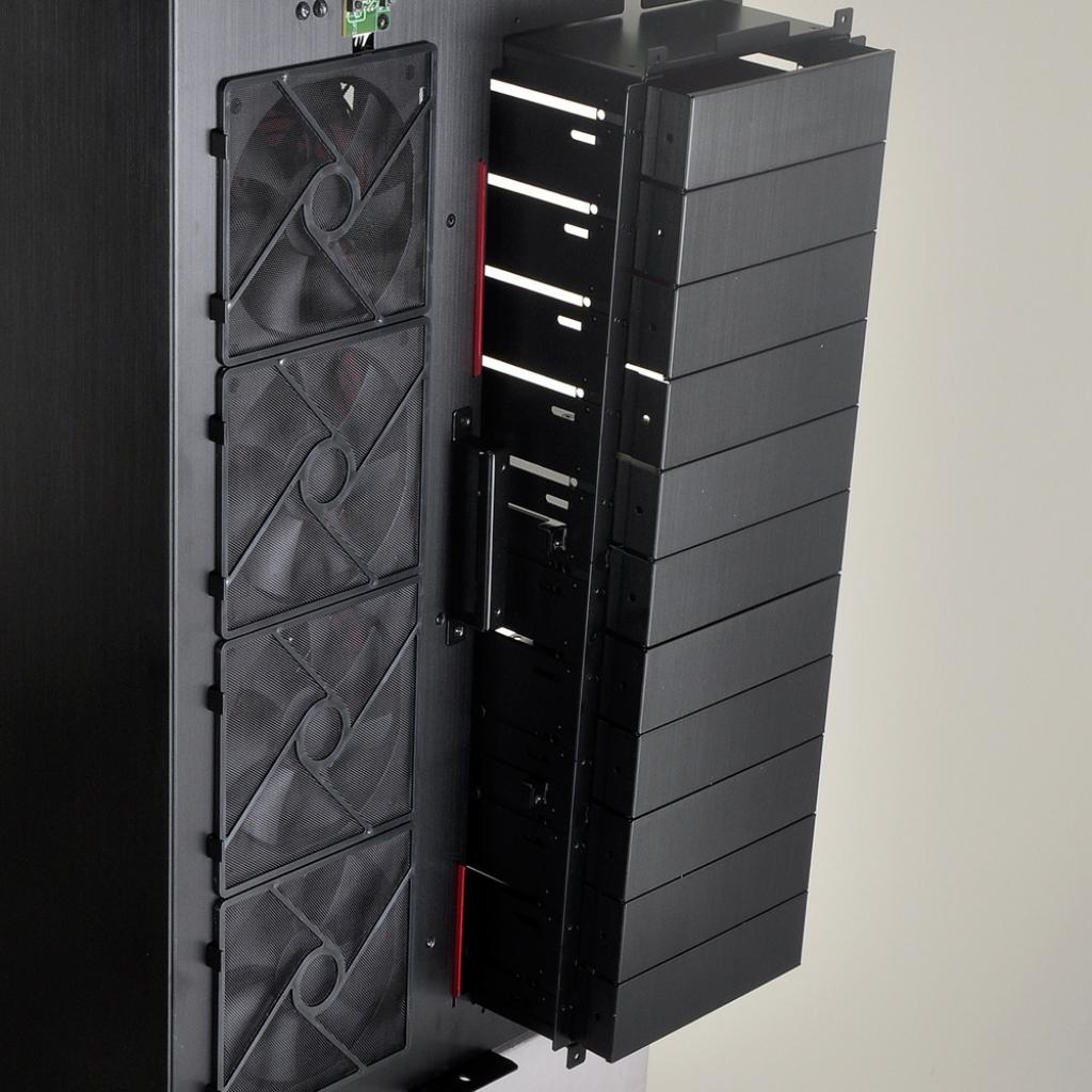 [31/10/2014] Lian Li PC-D666: Ausladendes Cube-Gehäuse für zwei Systeme (14)