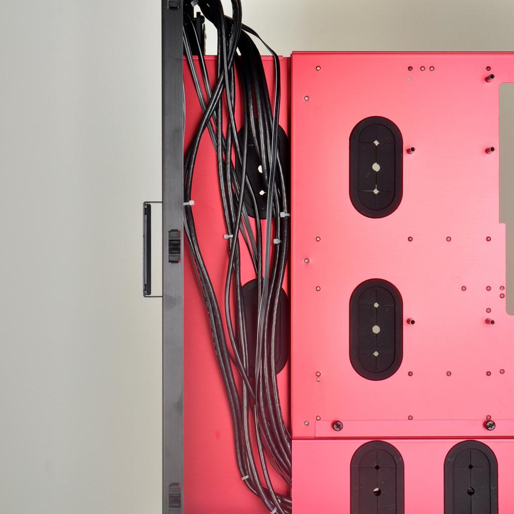 [31/10/2014] Lian Li PC-D666: Ausladendes Cube-Gehäuse für zwei Systeme (21)