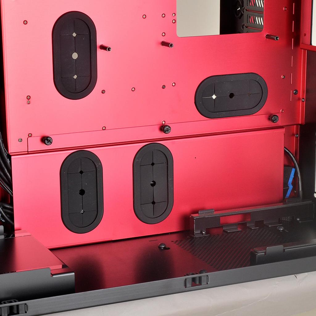[31/10/2014] Lian Li PC-D666: Ausladendes Cube-Gehäuse für zwei Systeme (23)