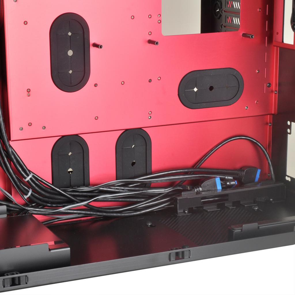 [31/10/2014] Lian Li PC-D666: Ausladendes Cube-Gehäuse für zwei Systeme (24)