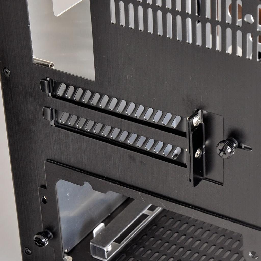 [29/10/2014] Lian Li PC-Q26: Mini-ITX-Gehäuse für den NAS-Einsatz mit 11 Datenträgern (12)