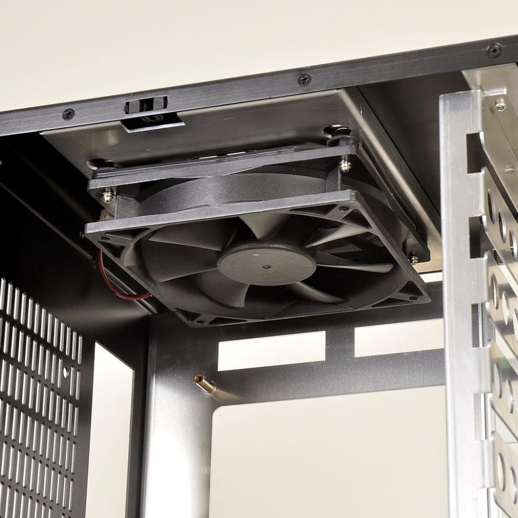 [29/10/2014] Lian Li PC-Q26: Mini-ITX-Gehäuse für den NAS-Einsatz mit 11 Datenträgern (14)
